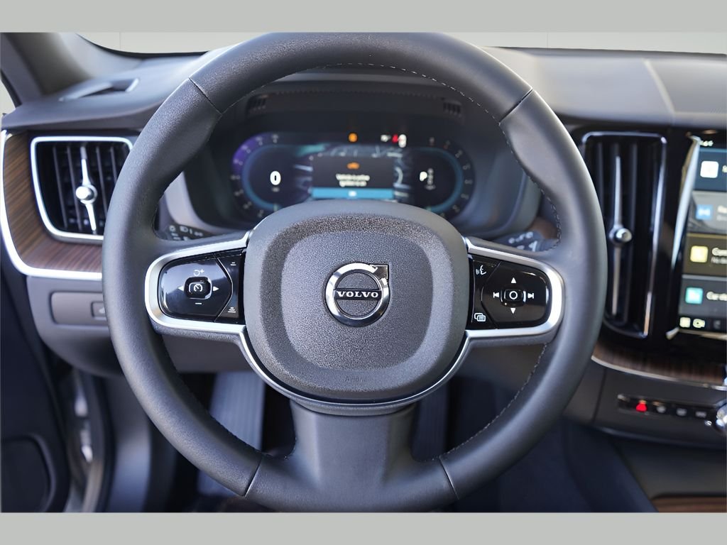 2025 Volvo XC60 Plus - Photo 11