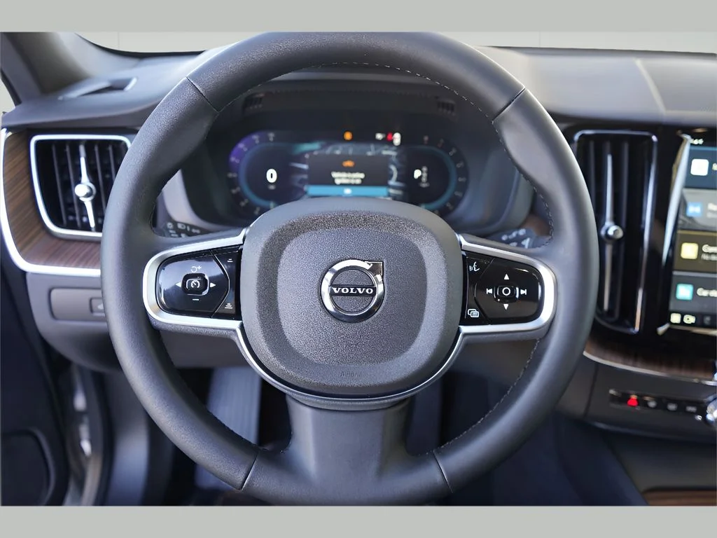 2025 Volvo XC60 Plus - Photo 11