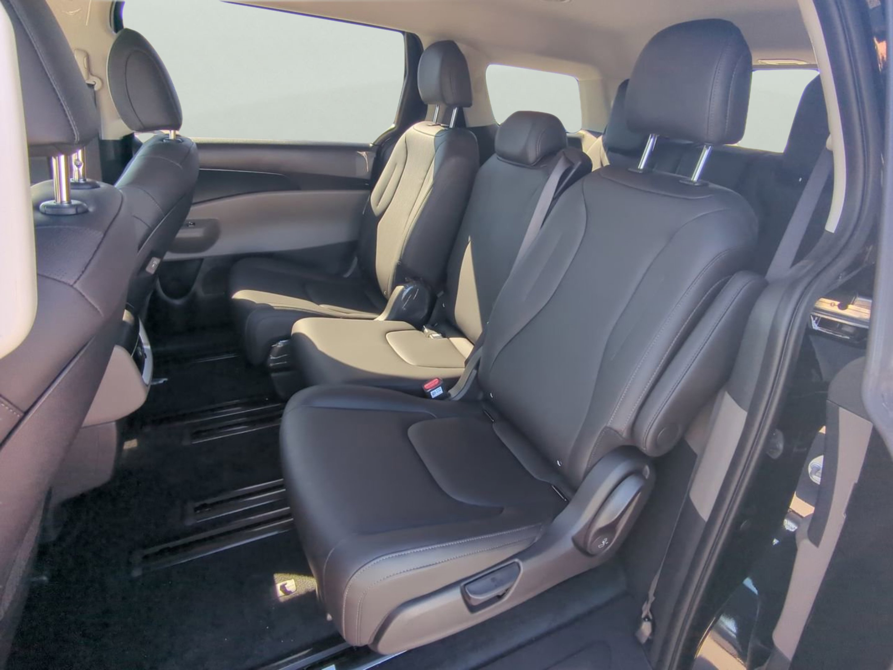 New 2026 Aurora Black Pearl Kia LXS image 15