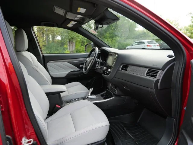 Certified Used 2022 Red Diamond Mitsubishi SEL image 8