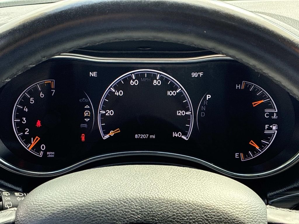 Used 2022 White Jeep Laredo X image 27