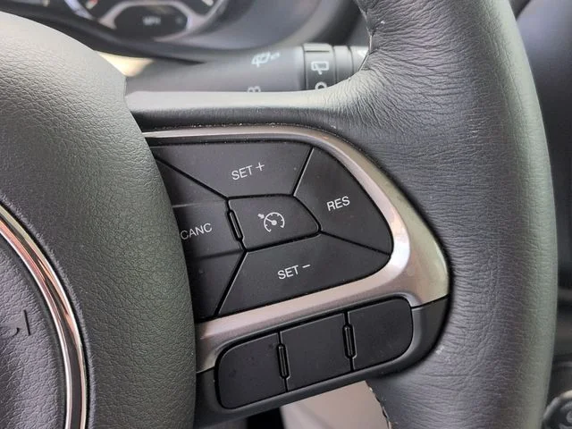 Used 2022 Gray Jeep Limited image 18