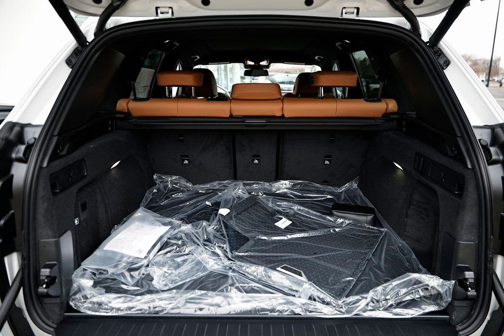 New 2026 Mineral White Metallic BMW sDrive40i image 30
