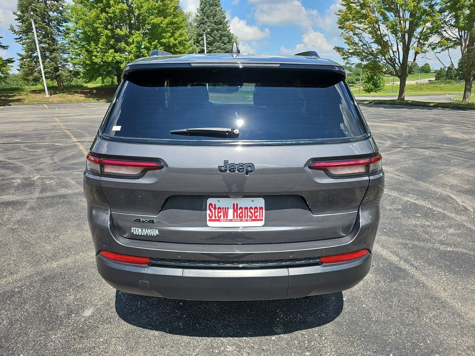 Certified Used 2023 Baltic Gray Metallic Clearcoat Jeep Altitude image 4
