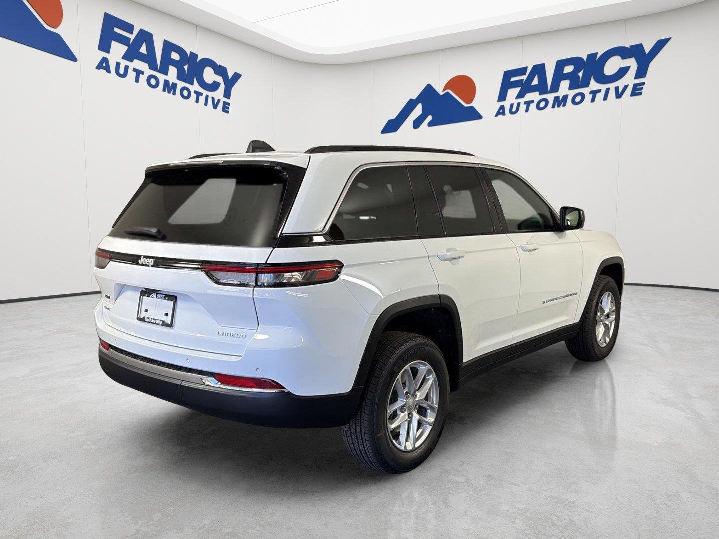 New 2026 Bright White Clear-Coat Exterior Paint Jeep Laredo image 4