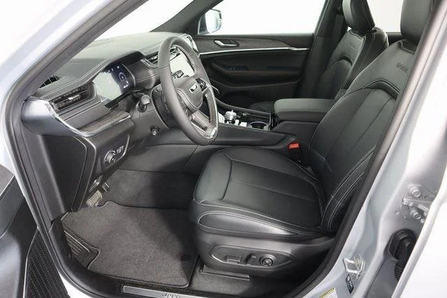 2025 Jeep Grand Cherokee L Overland - Photo 10