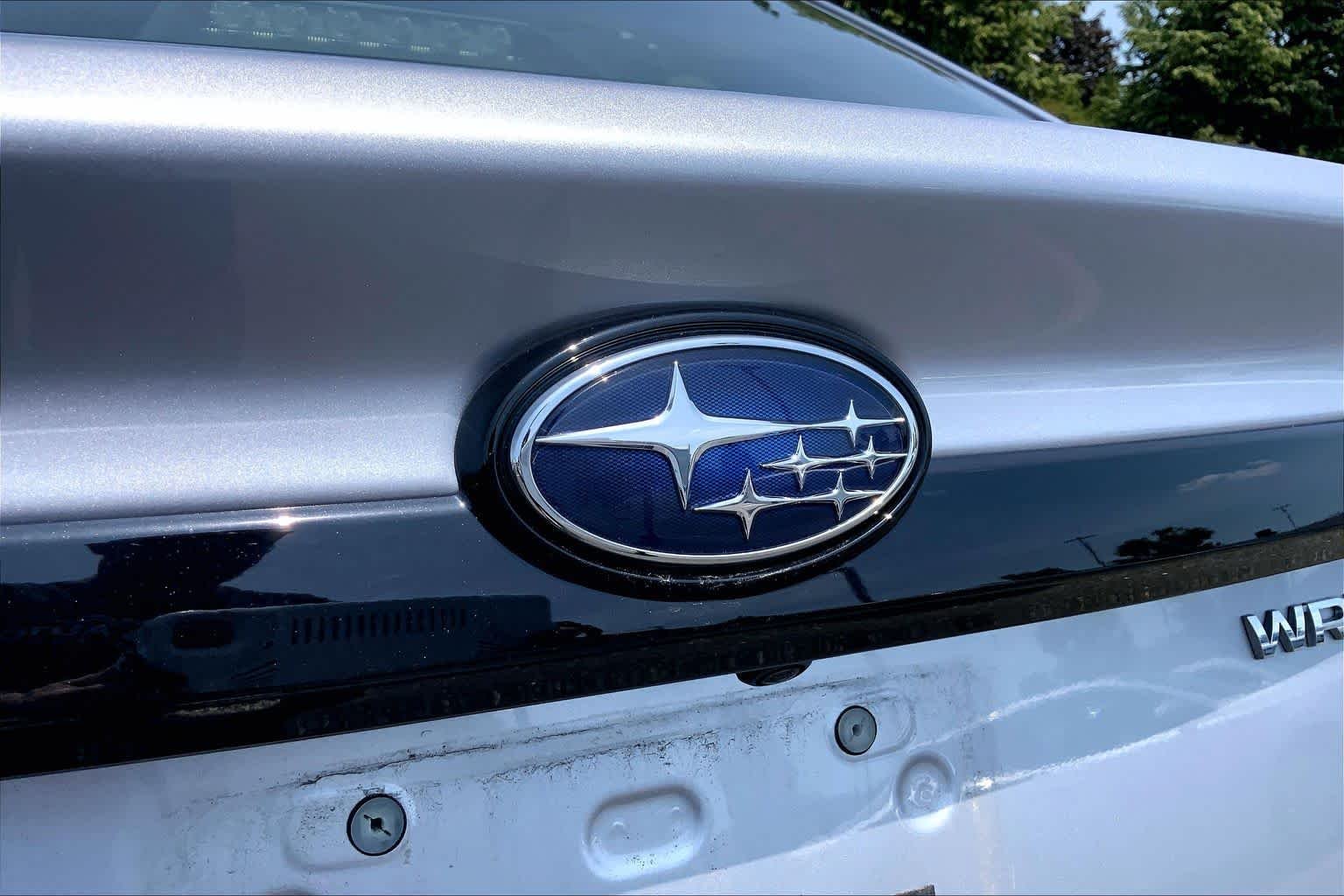 Used 2022 Ice Silver Metallic Subaru  image 31