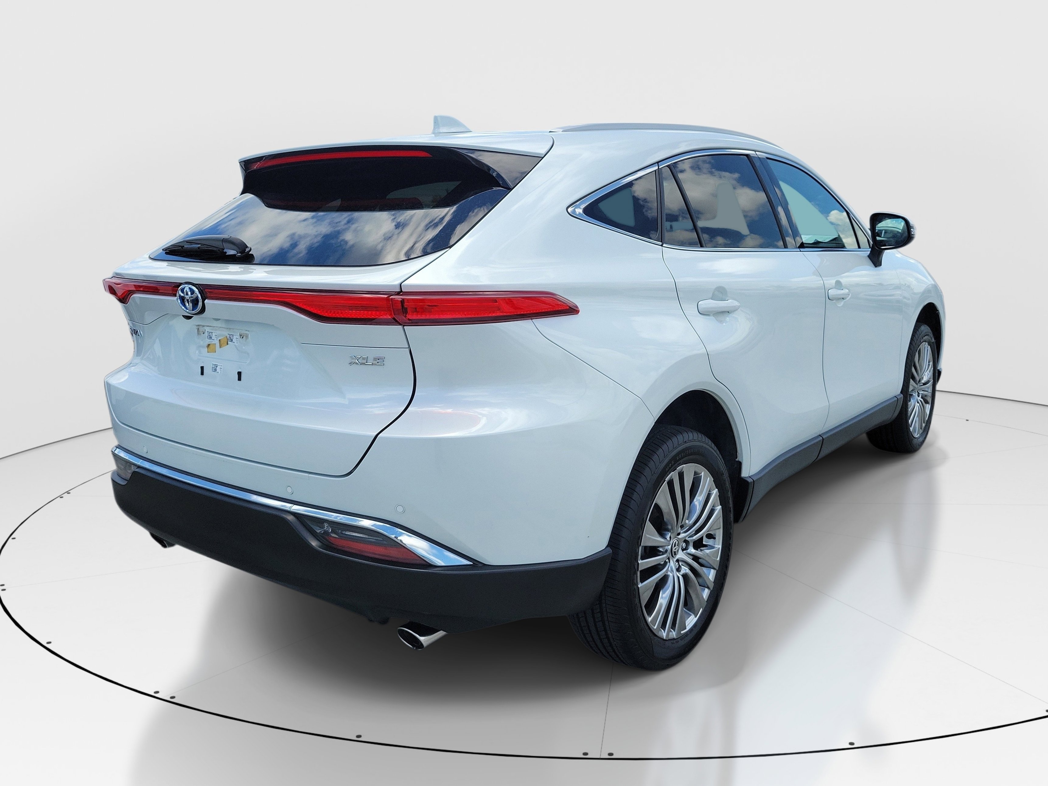 Used 2023 Pearl Toyota XLE image 6