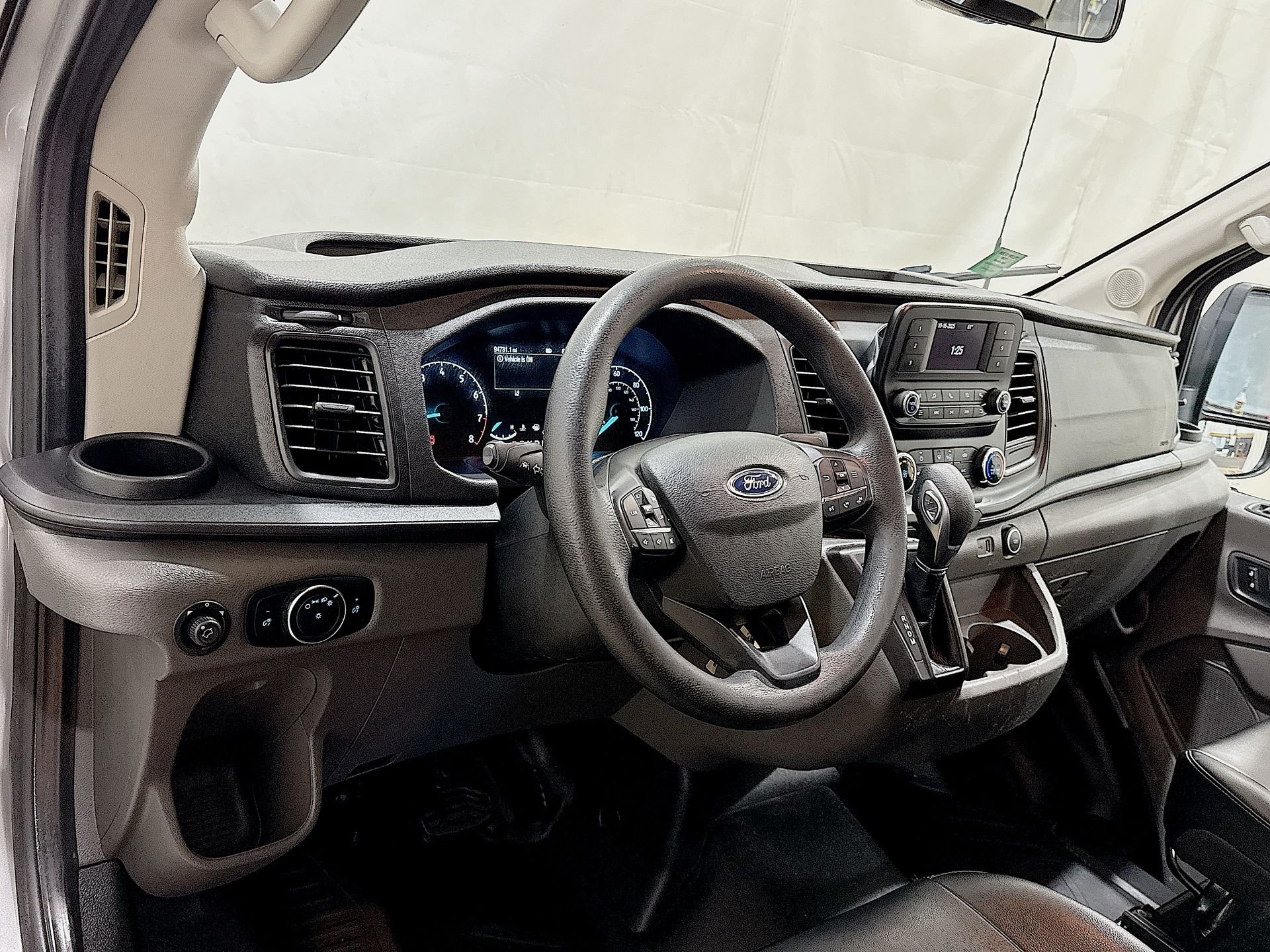 2020 Ford Transit Passenger Van XL - Photo 10