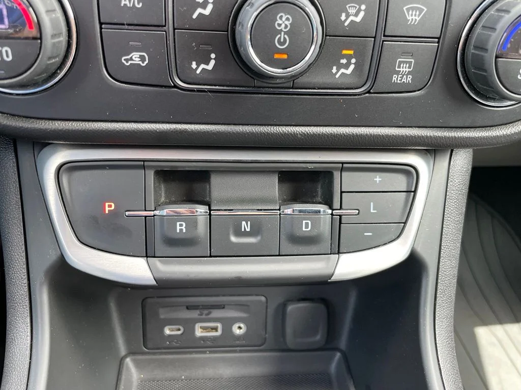 Used 2022 Cayenne Red Tintcoat GMC SLE image 12