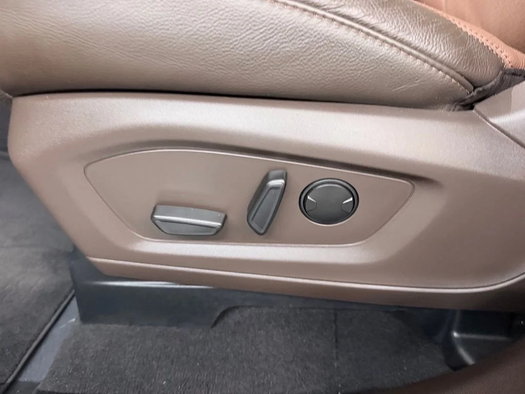 Used 2023 White Metallic Ford King Ranch image 11