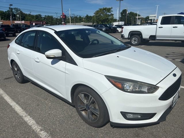 2016 Ford Focus Sedan SE's photo