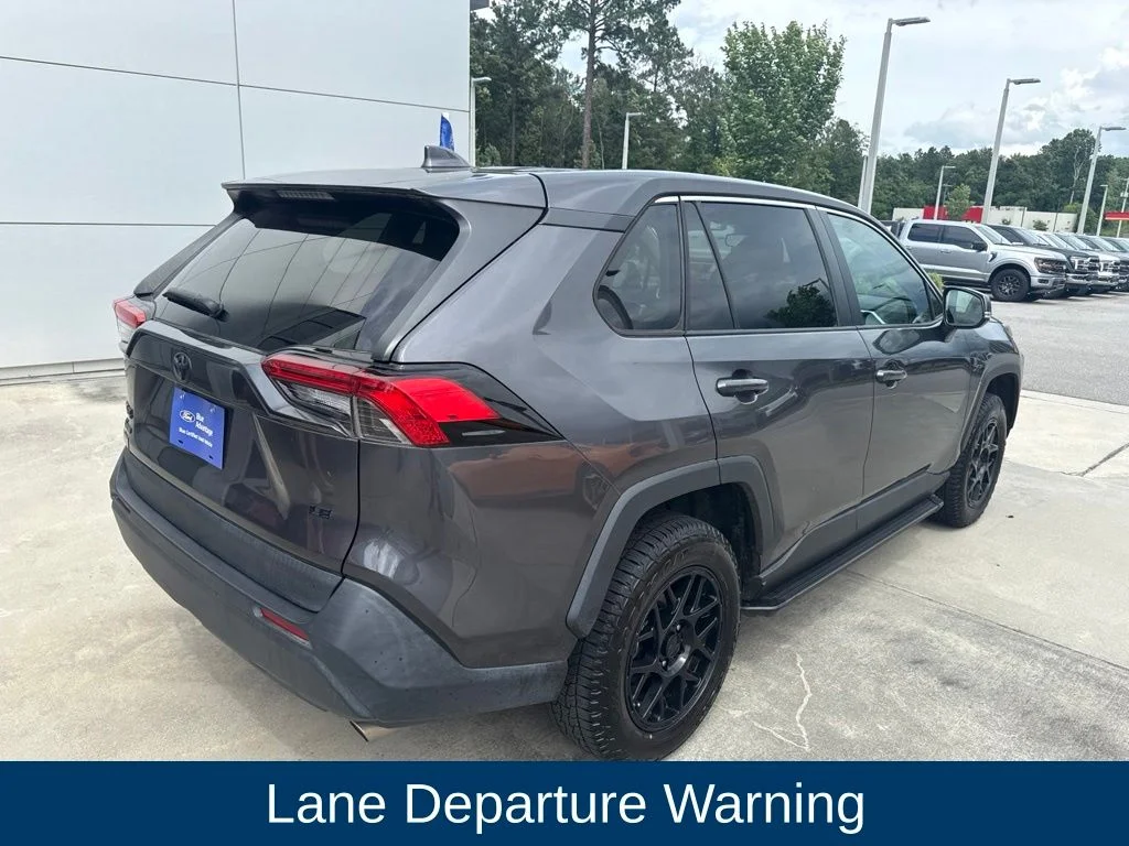 Used 2022 Magnetic Gray Metallic Toyota LE image 6