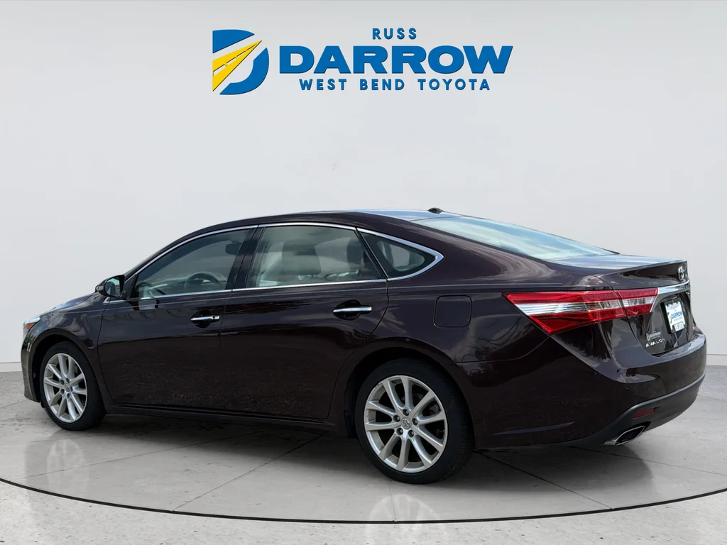 Used 2013 Red Toyota XLE Touring image 3