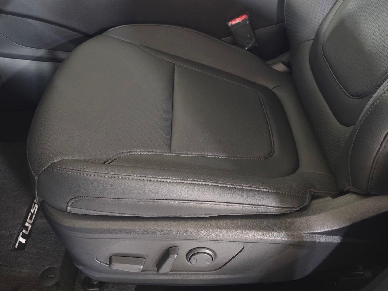 New 2026 Shimmering Silver Hyundai SEL Plus FWD image 23