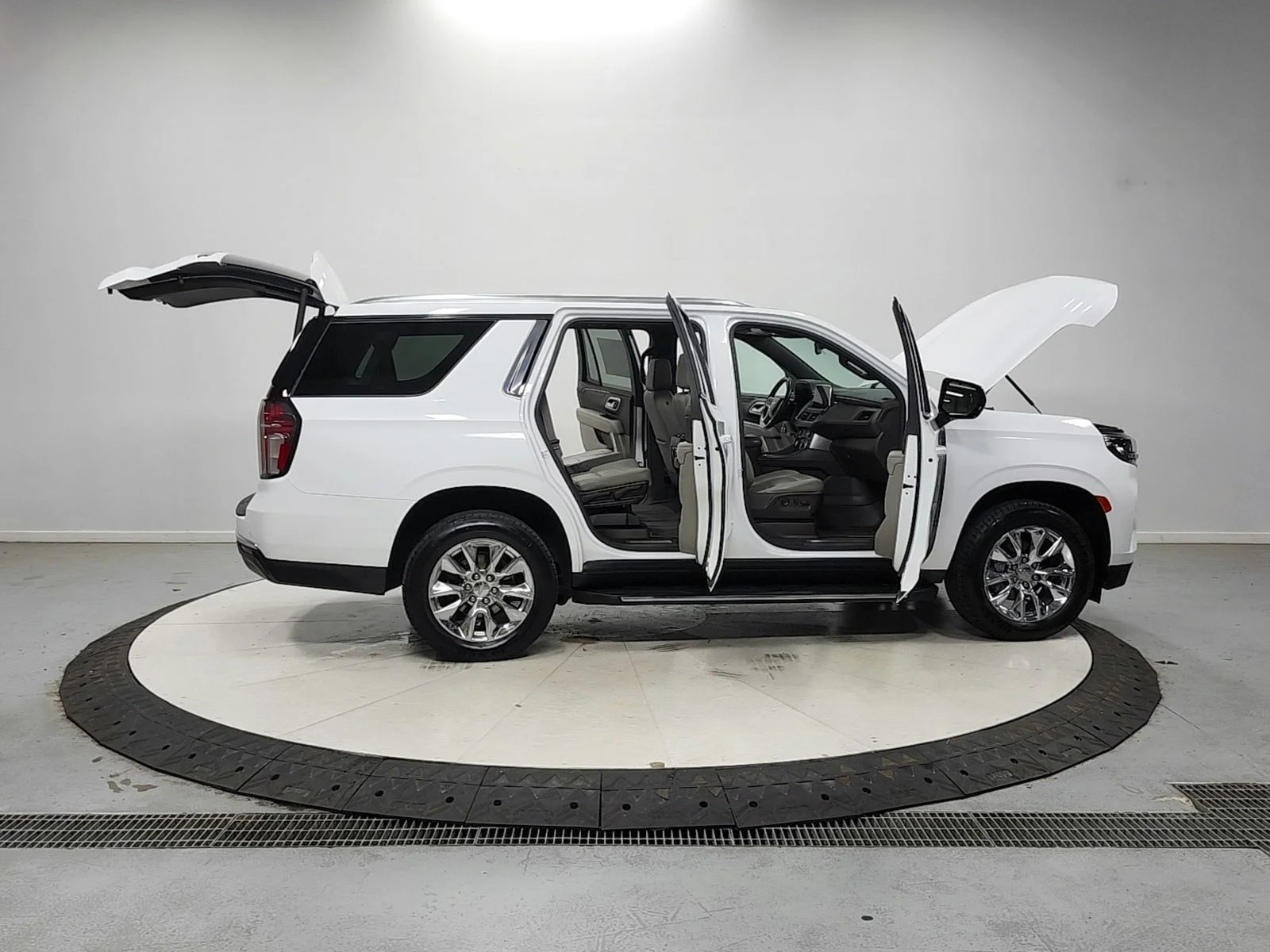 Used 2021 White Chevrolet LT image 17