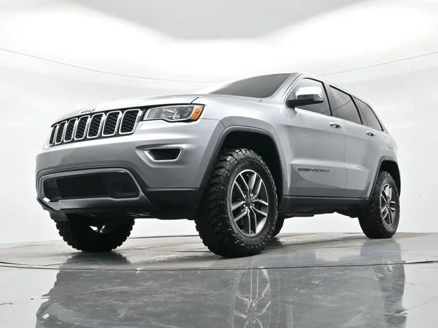 Used 2020 Billet Silver Metallic Clearcoat Jeep Limited image 25