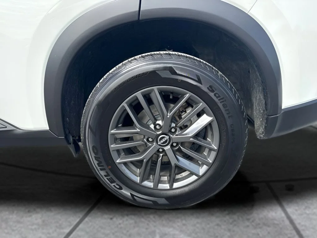 Used 2024 White Nissan S image 19