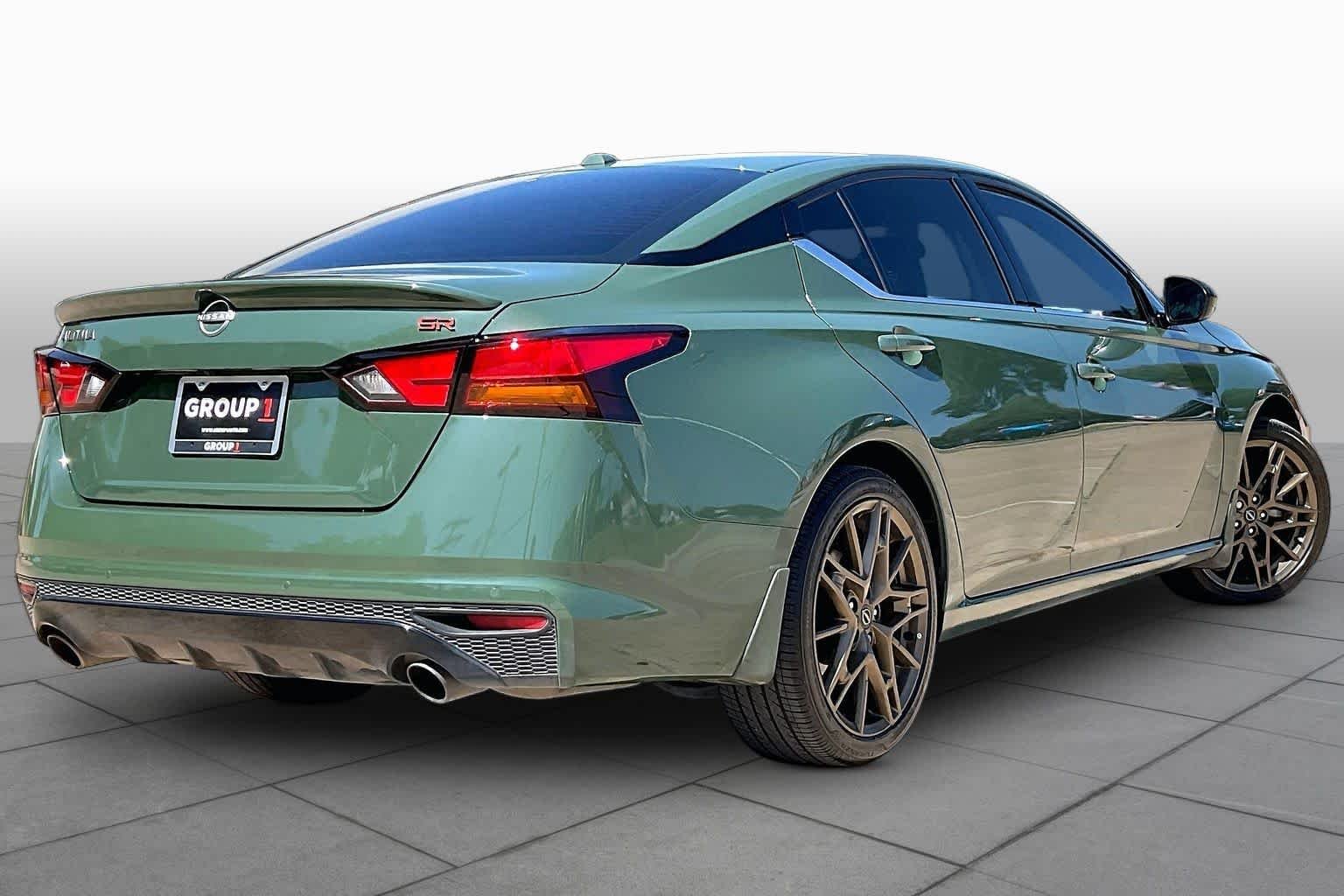 2025 Nissan Altima SR - Photo 13