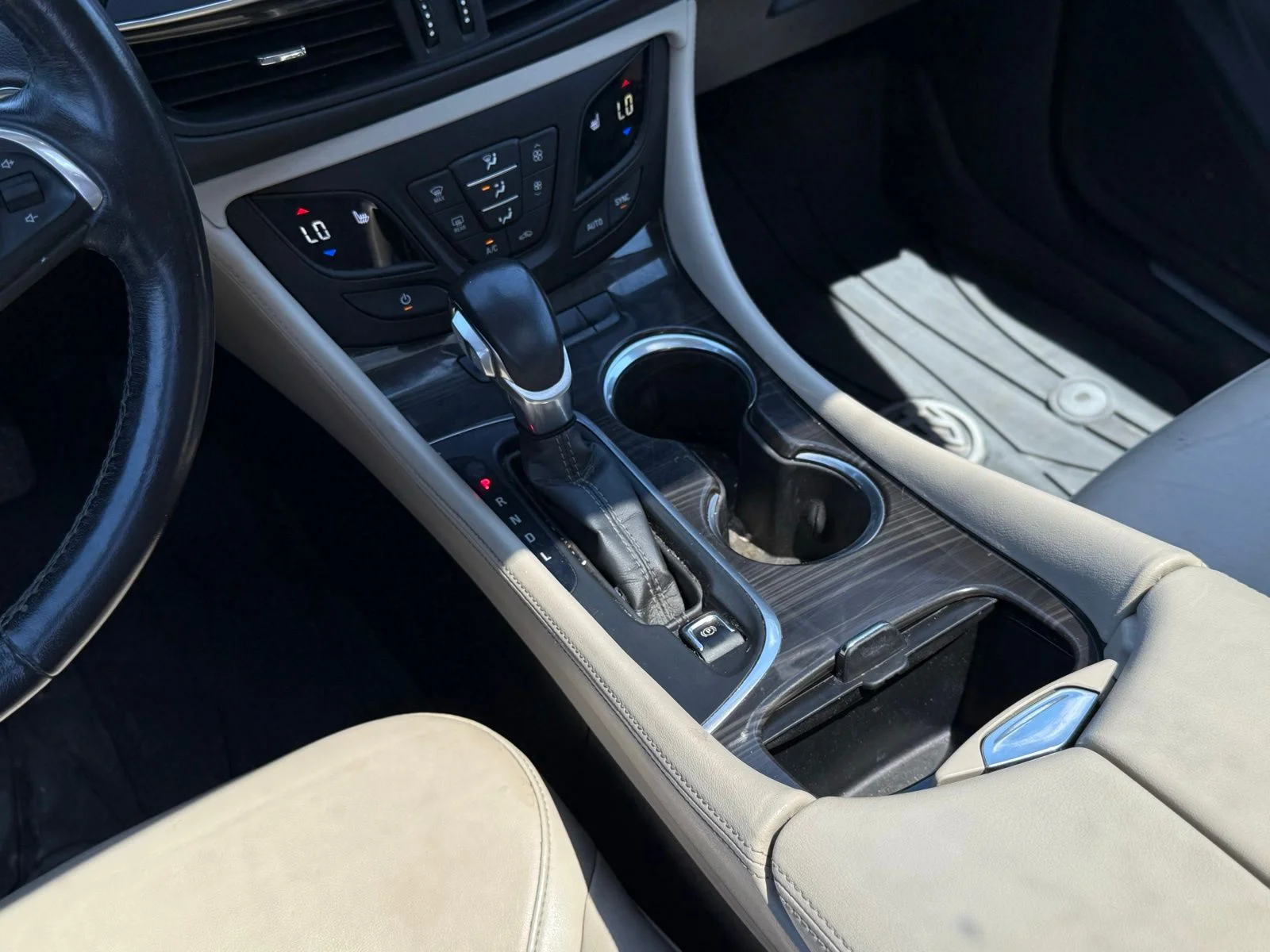 Used 2020 Black Buick Essence image 17