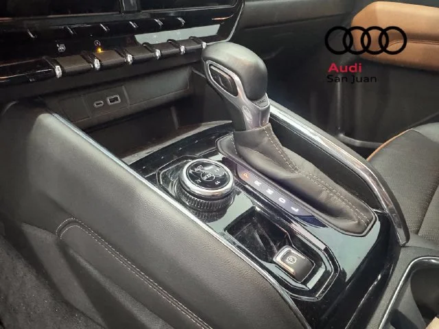 Used 2023 White GMC AT4 image 32