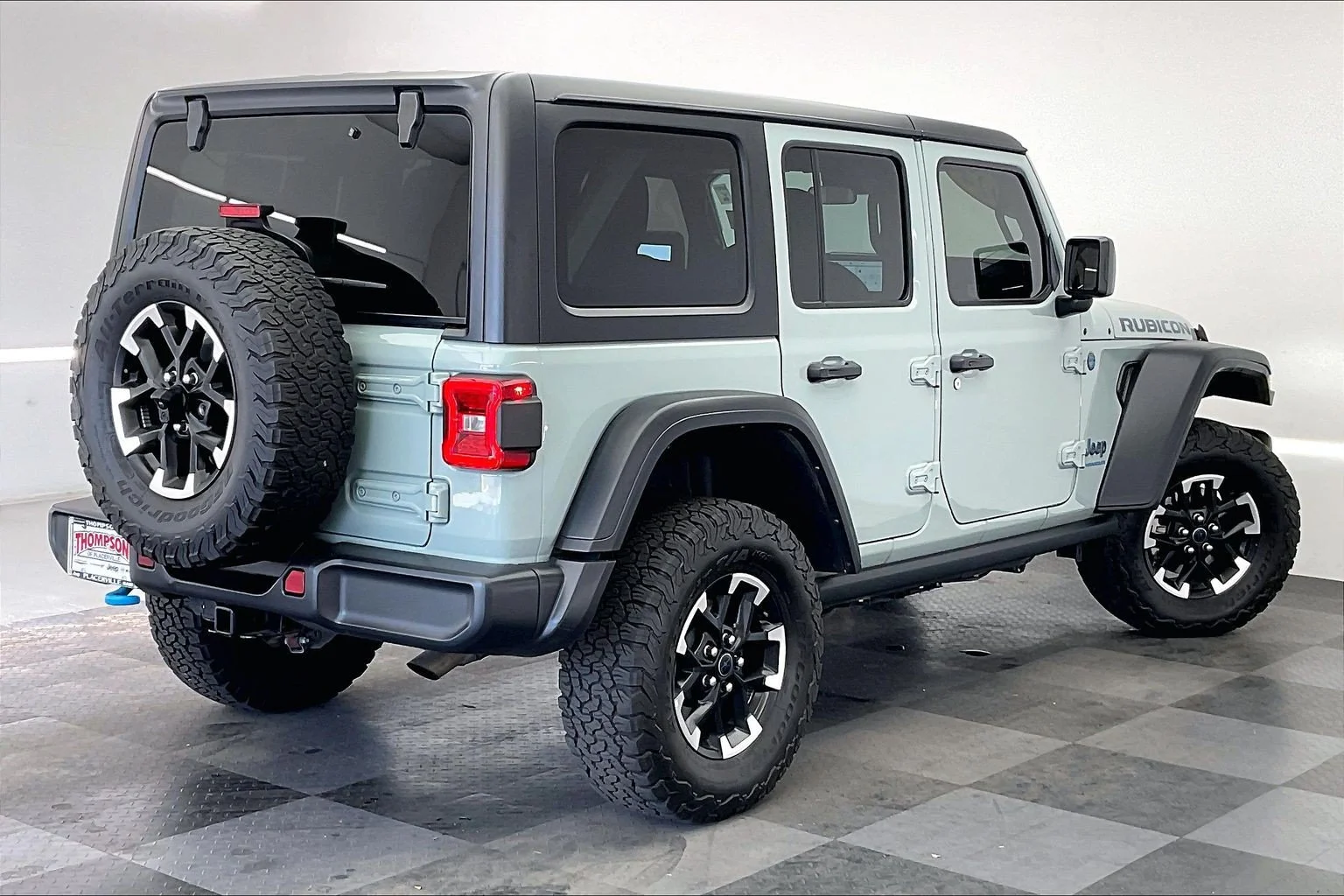 Used 2024 Earl Clearcoat Jeep Rubicon 4xe image 13