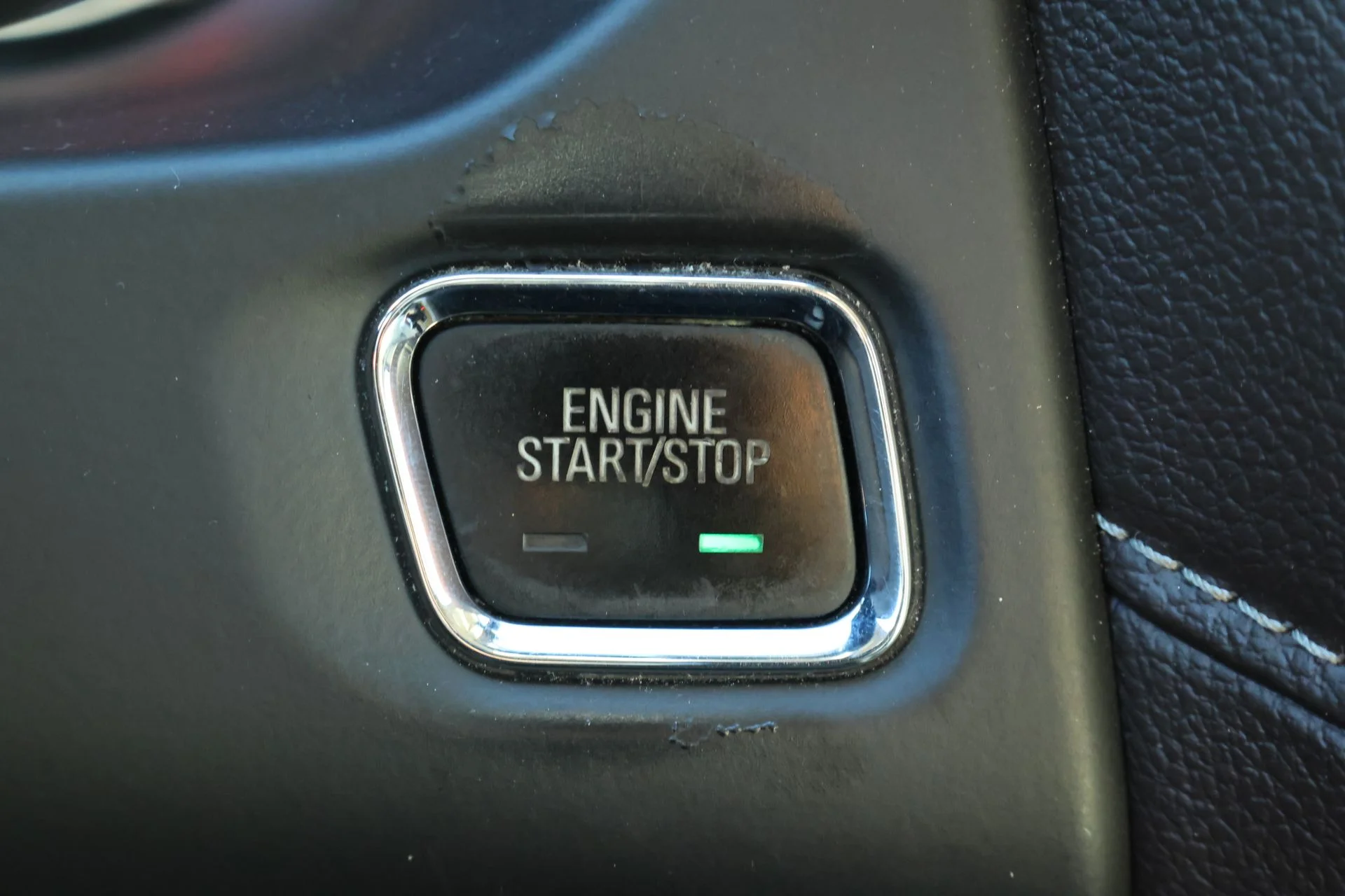 Used 2017 White GMC Denali image 11