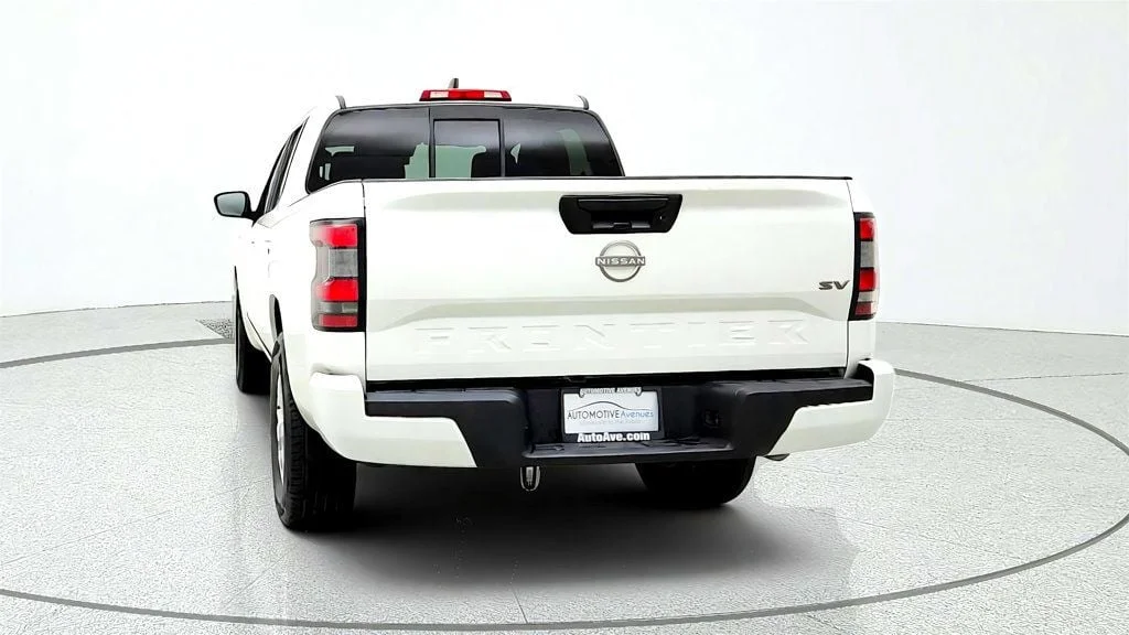 Used 2022 Glacier White Nissan Crew Cab 4x2 SV Automatic image 6