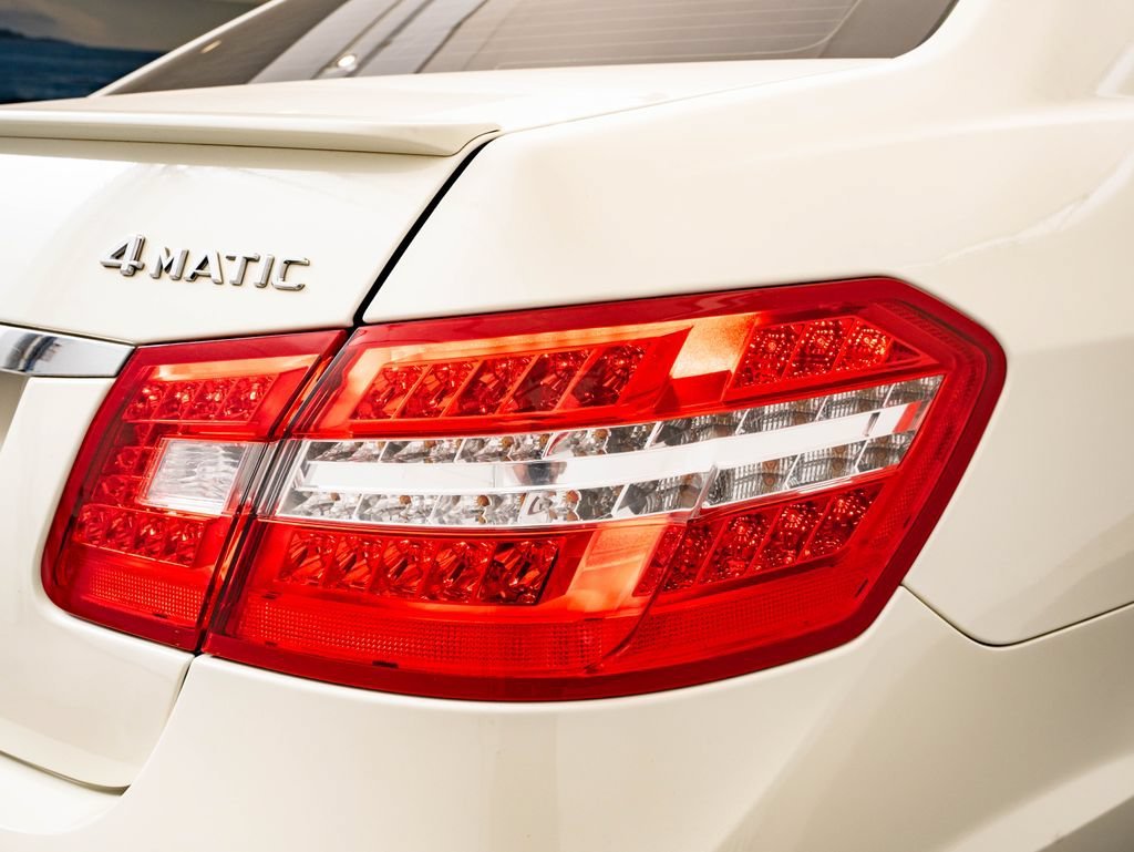 Used 2012 White Mercedes-Benz E 350 Luxury image 9