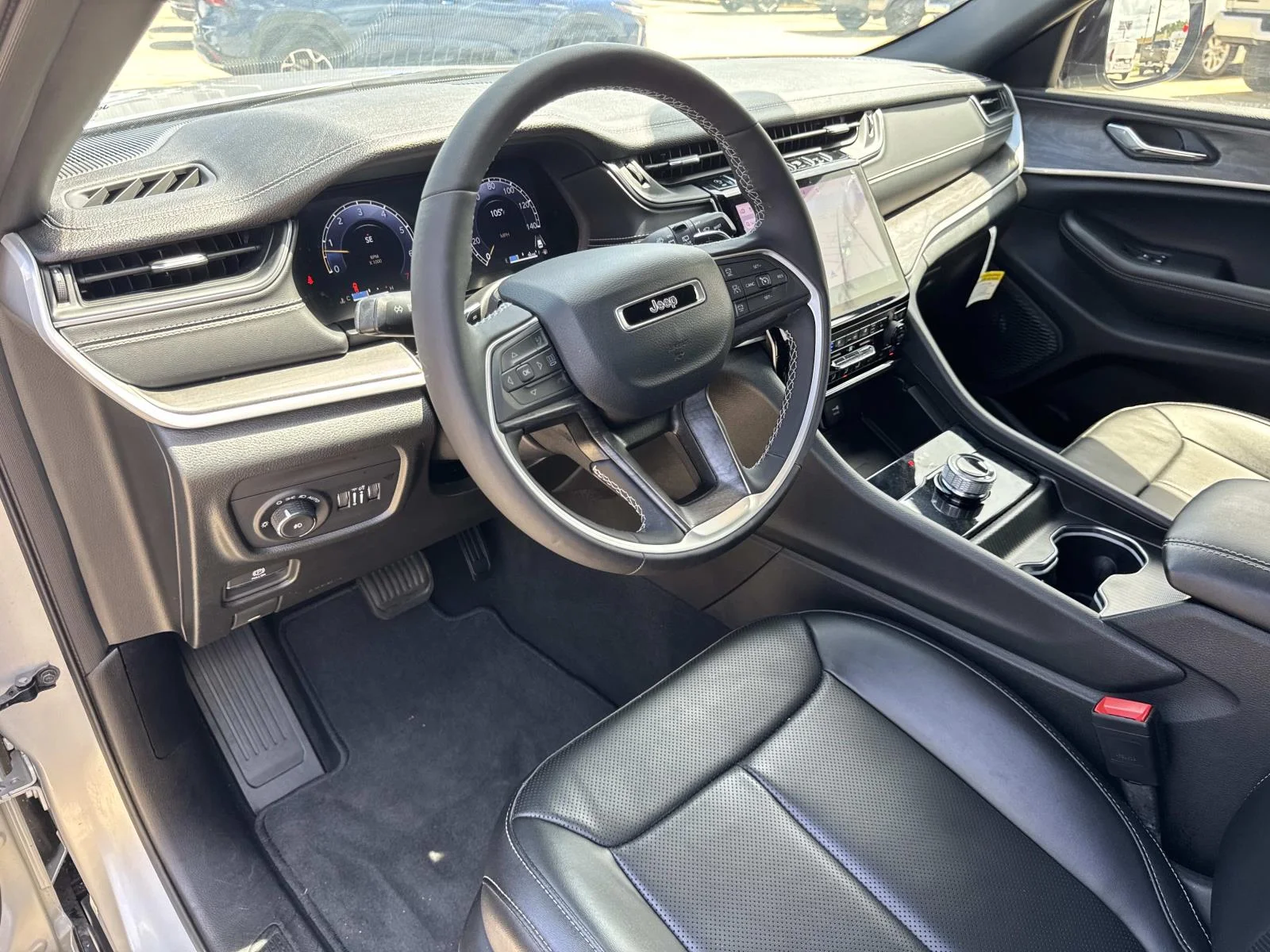 Used 2024 Silver Zynith Jeep Limited image 18