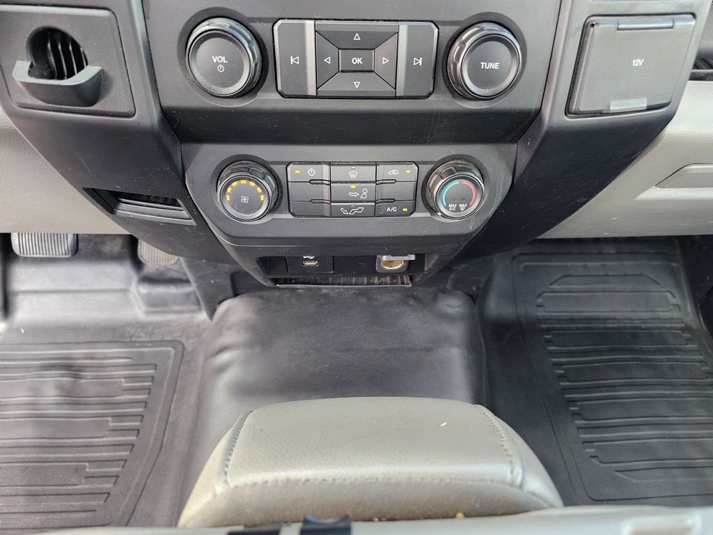 Used 2020 White Ford XL image 25
