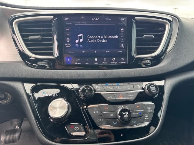 Used 2020 Granite Crystal Metallic Clearcoat Chrysler Launch Edition image 11