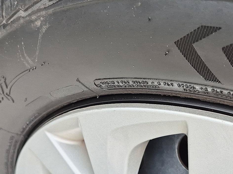 Used 2018  Toyota L image 11