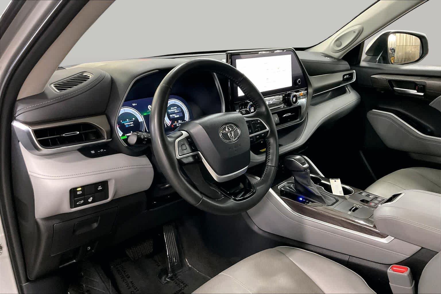 Used 2023 Celestial Silver Metallic Toyota Hybrid Limited image 18