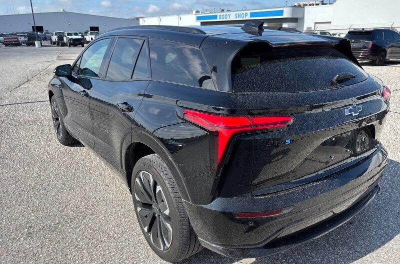 Used 2024 Chevrolet Blazer EV RS with VIN 3GNKDCRJ9RS267600 for sale in Kansas City