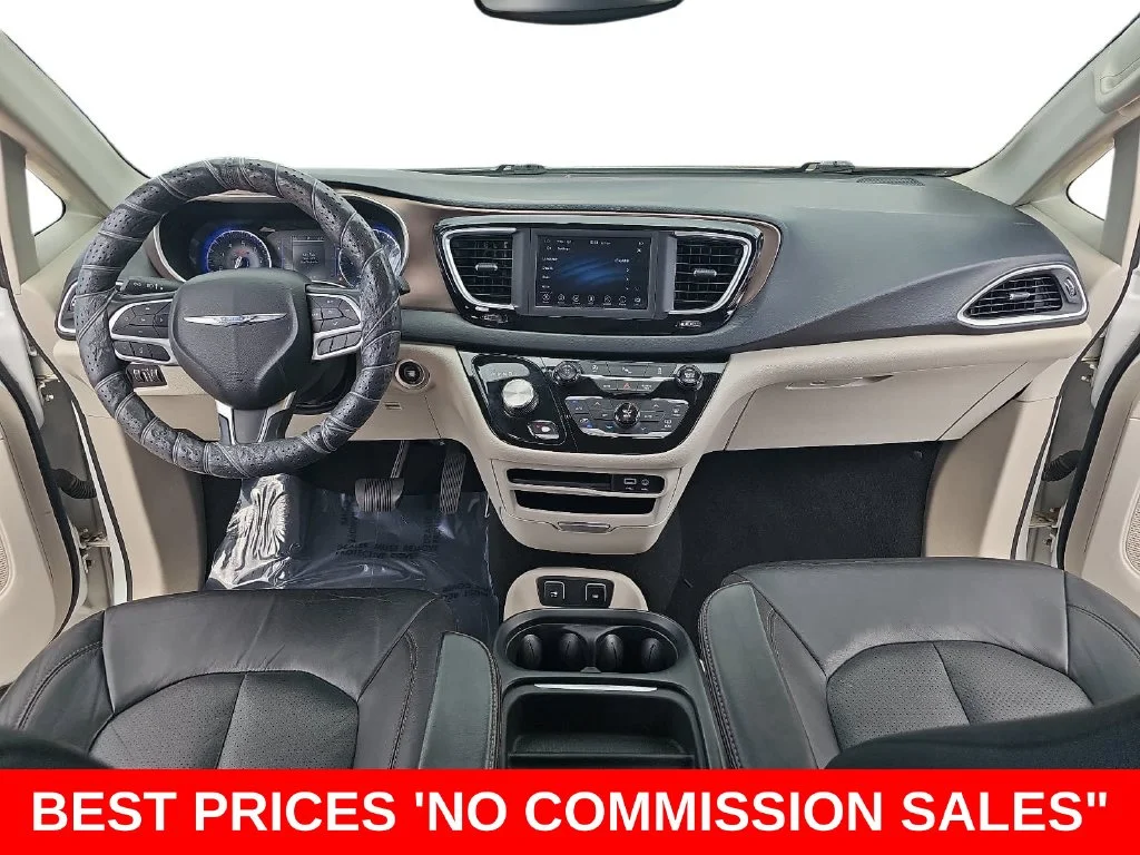 Used 2018 White Chrysler Touring L image 9
