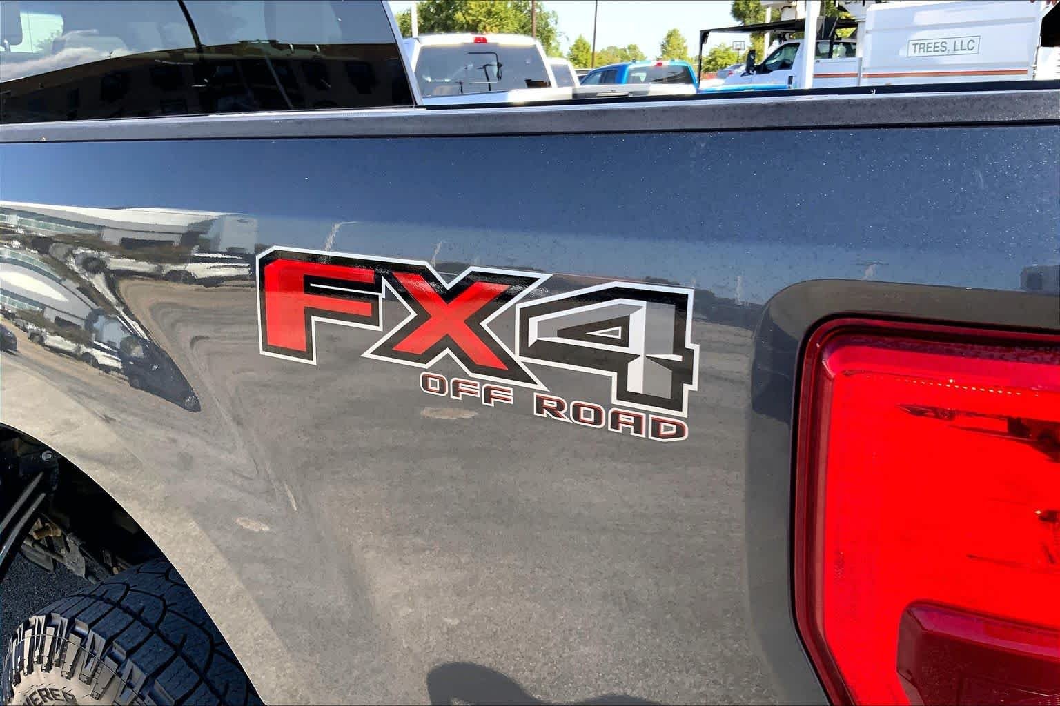 Used 2018 Magnetic Metallic Ford XLT image 10