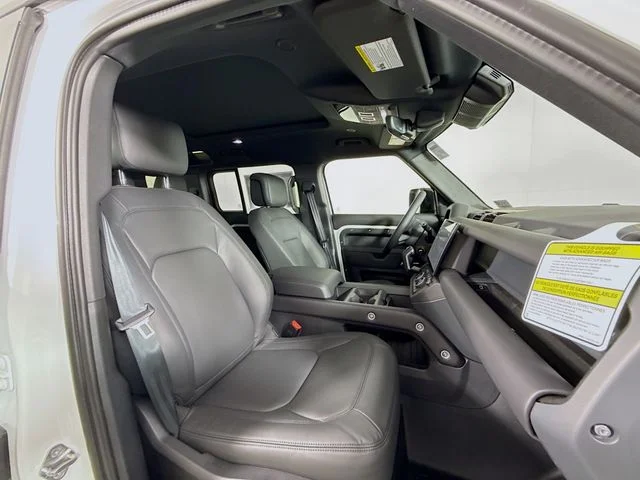 New 2026 Fuji White Land Rover X-Dynamic SE image 30