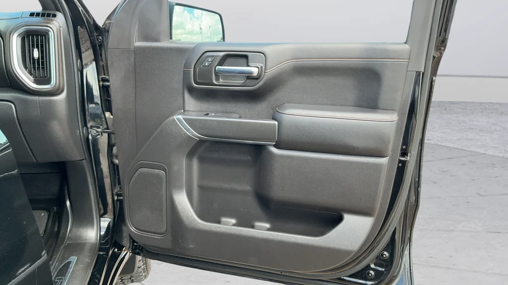 Used 2021 Black GMC AT4 image 22