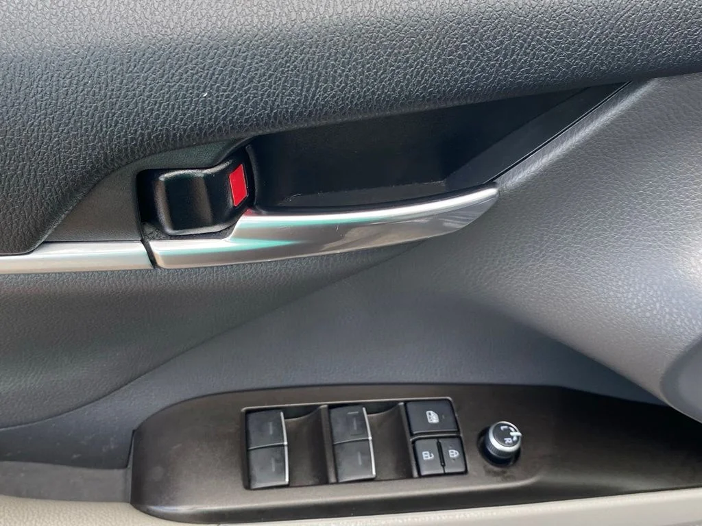Used 2022 Black Toyota XLE image 21