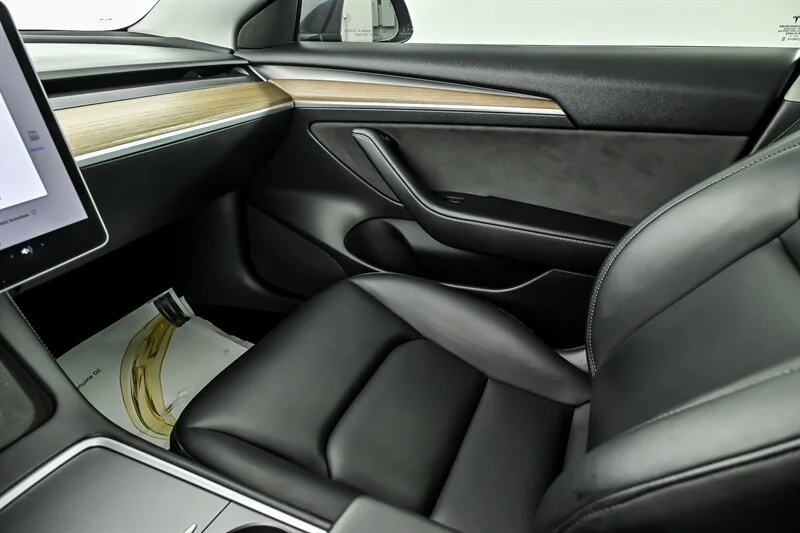 Used 2023 GRAY Tesla  image 33