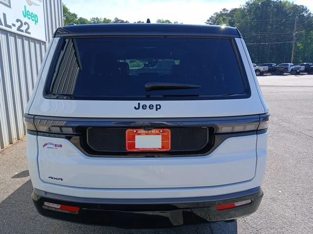 New 2026 Bright White Clear-Coat Exterior Paint Jeep Upland image 4
