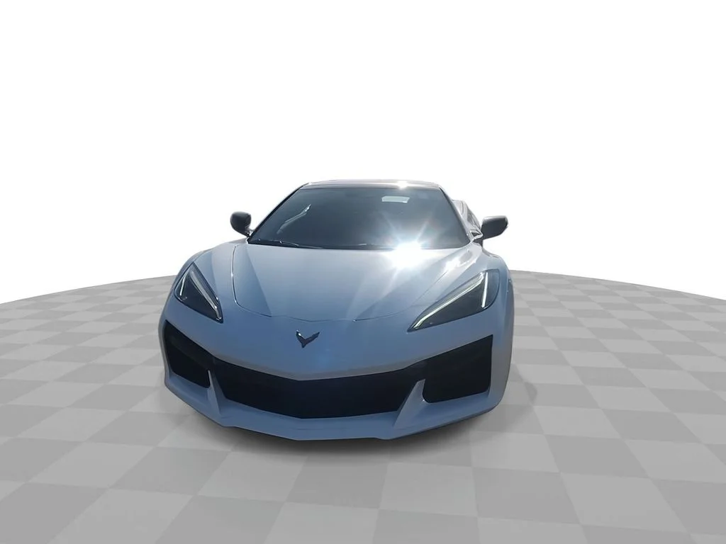 Used 2024 White Chevrolet Z06 image 3