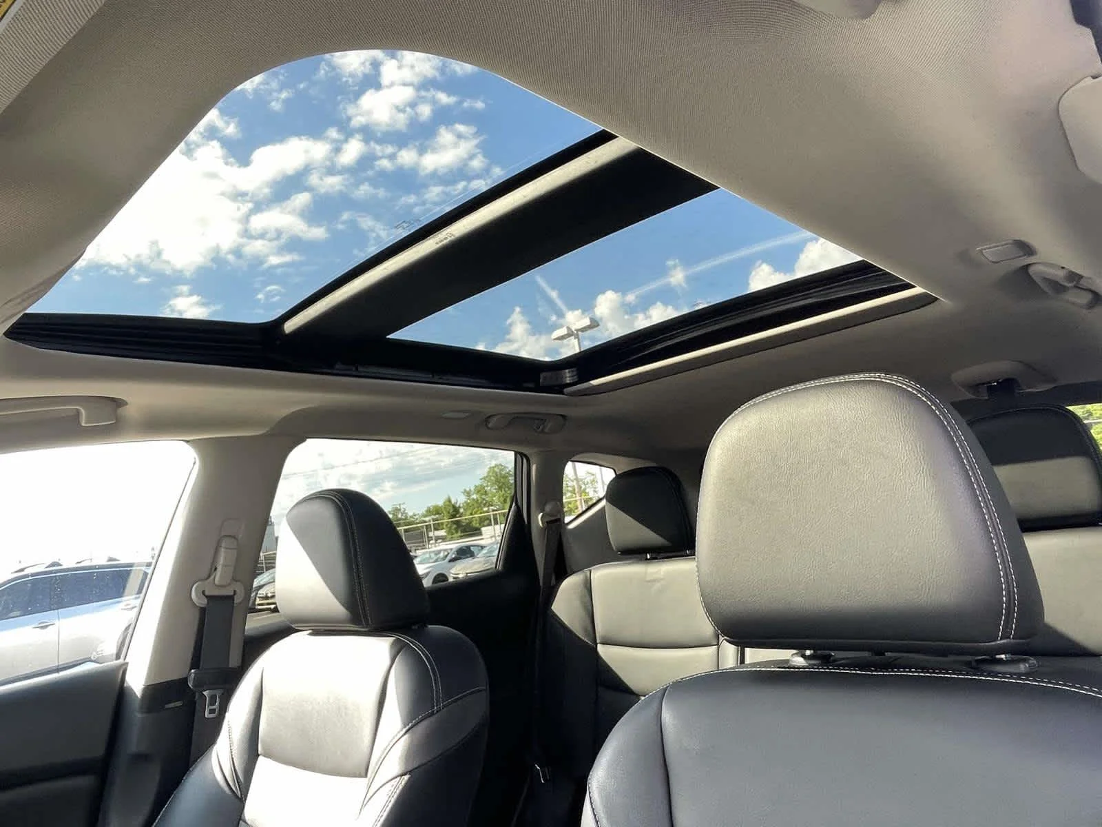 Used 2020 Gun Metallic Nissan SL image 5