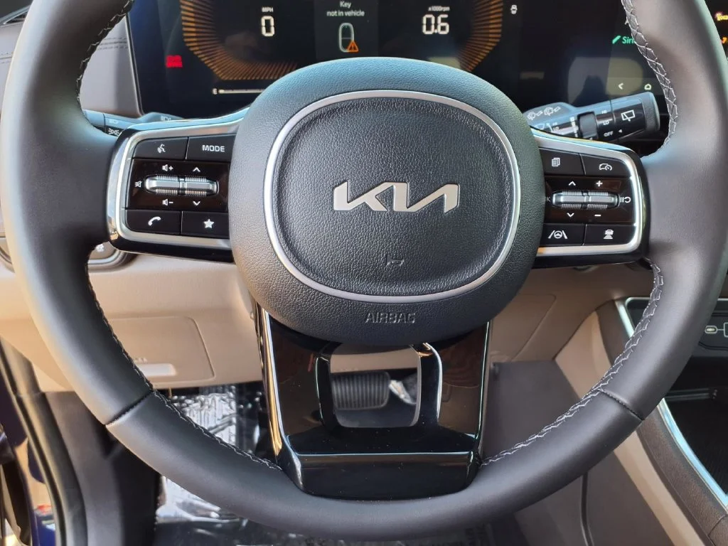 2025 Kia Carnival EX - Photo 23