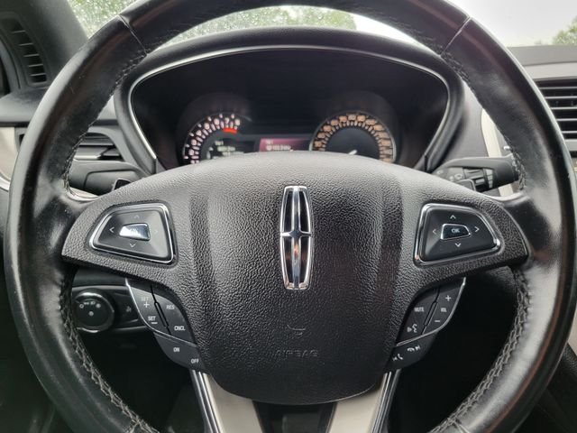 Used 2018  Lincoln Select image 11