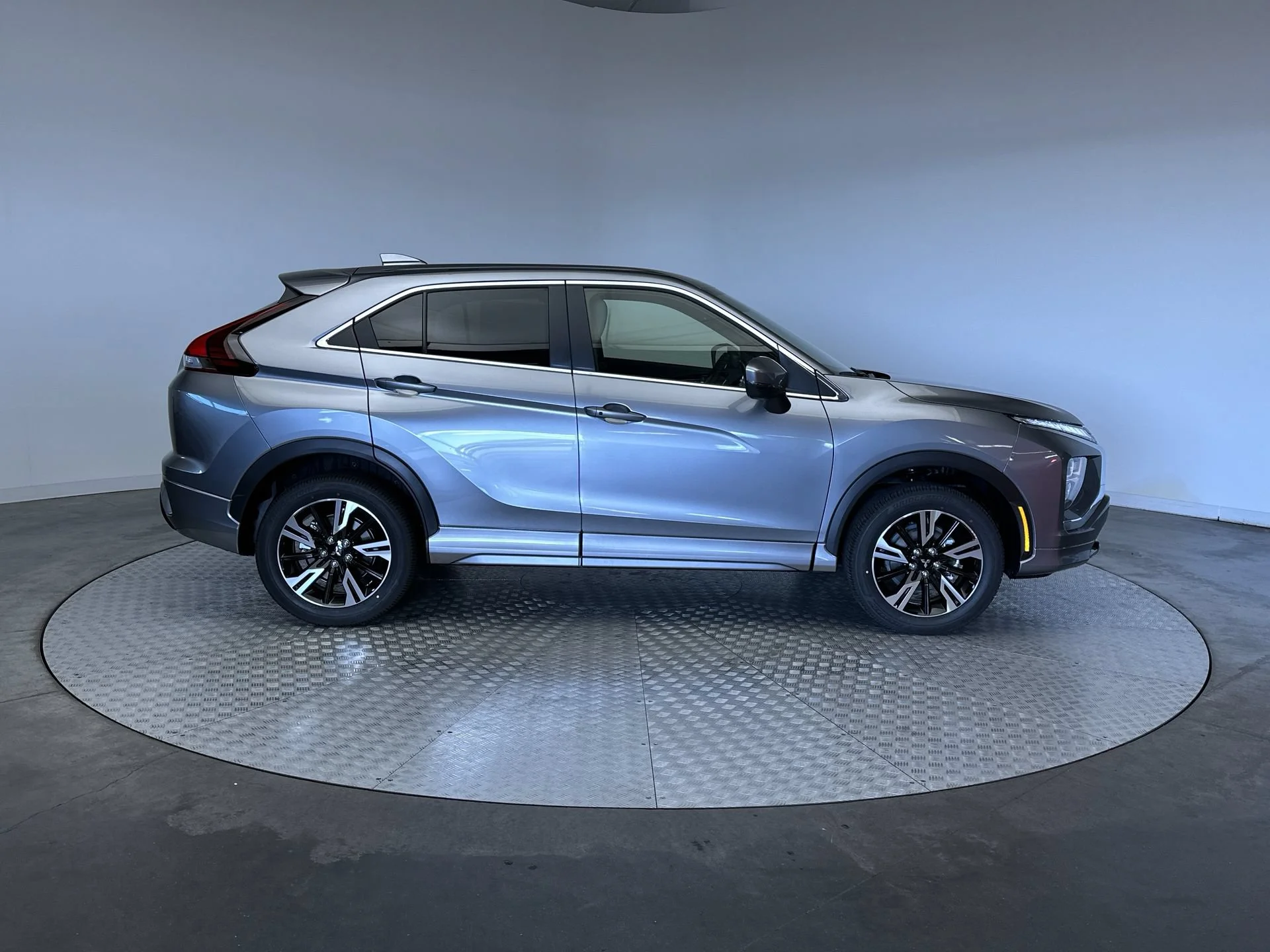 New 2026 Mercury Gray Metallic Mitsubishi SEL image 10