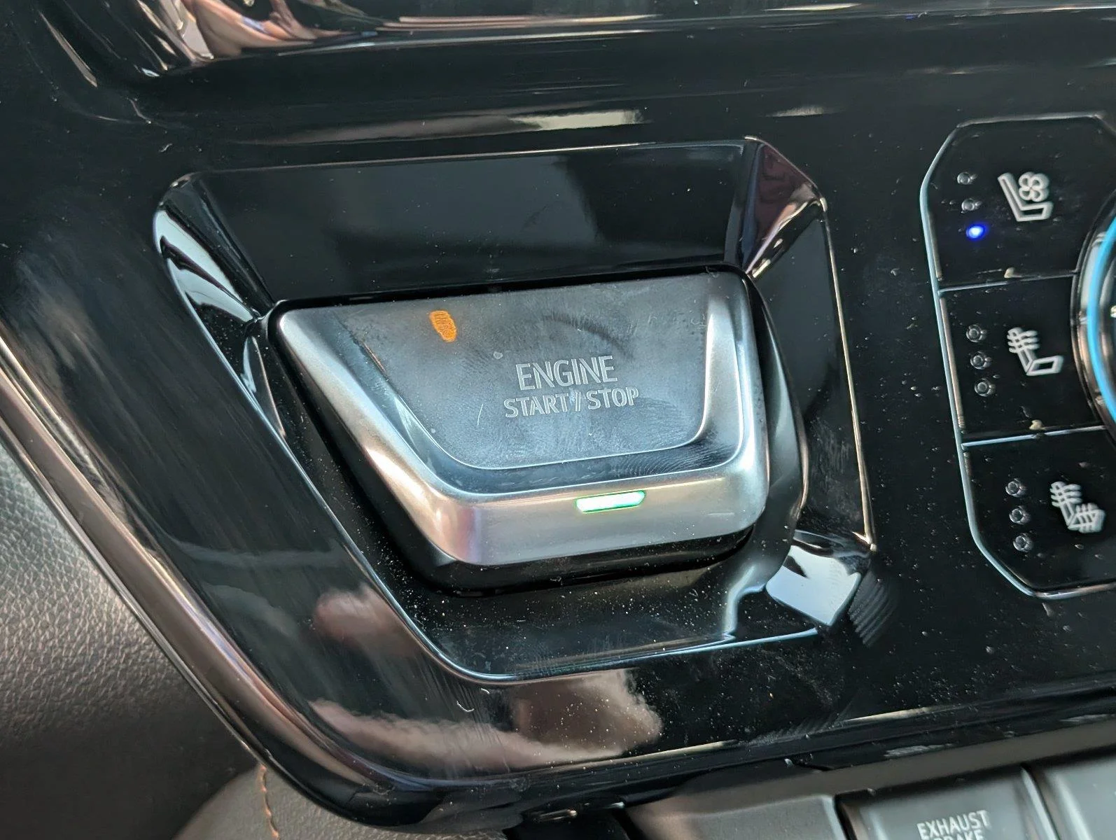 New 2026 Sterling Metallic GMC AT4 image 25
