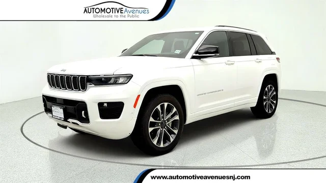 2022 Jeep Grand Cherokee Overland 4x4 w/ Luxury Tech Group & Uconnect 5 Nav