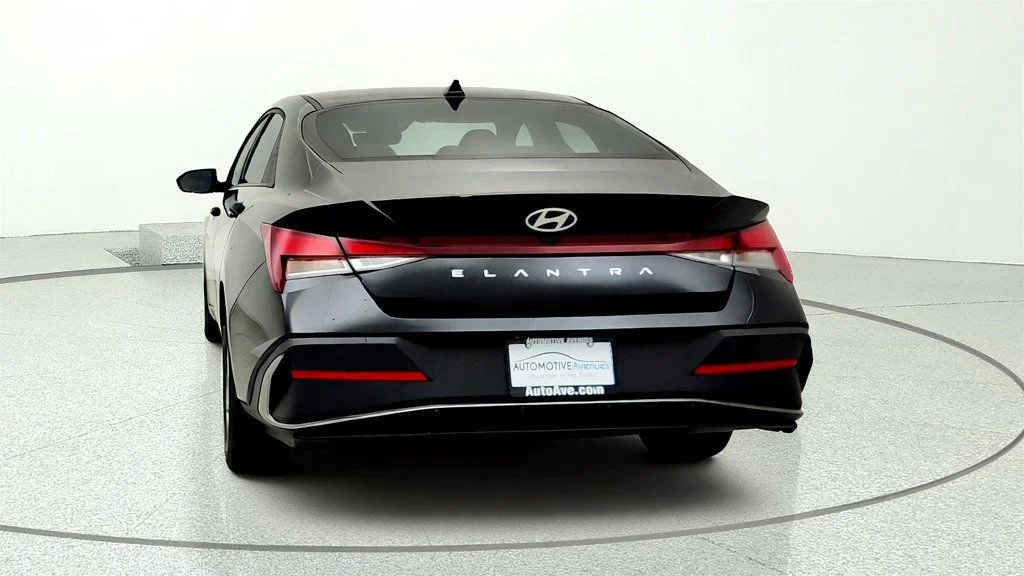 Used 2025 Abyss Black Hyundai SE IVT image 6